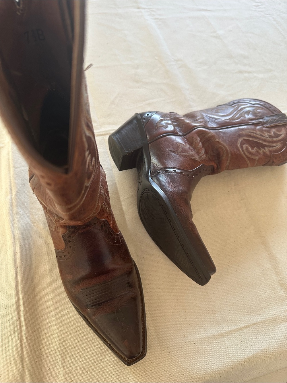 Ariat Heritage Embroidery Snip Toe Cowboy Boots - Picture 4 of 15